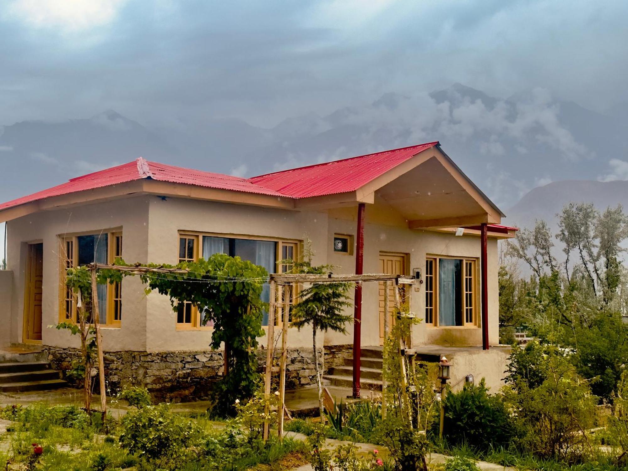 Orgventure Resorts Скарду Екстериор снимка